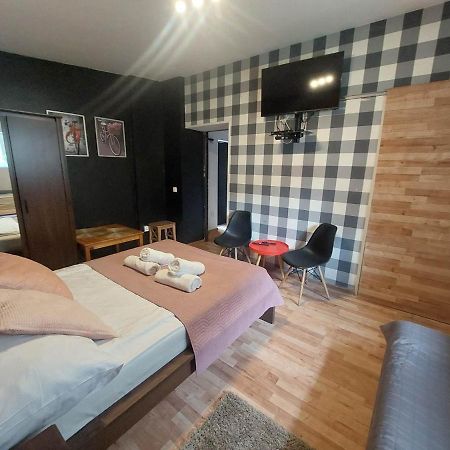 Funky Garage Studio Гданьск Экстерьер фото