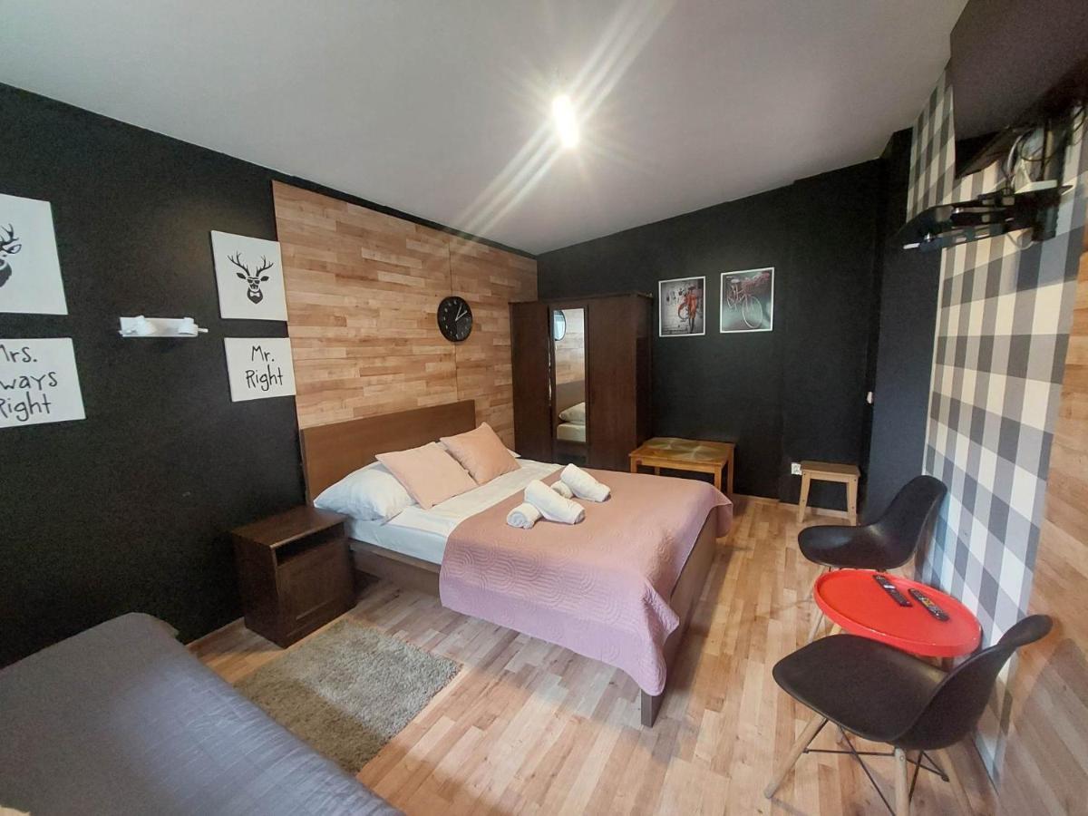 Funky Garage Studio Гданьск Экстерьер фото
